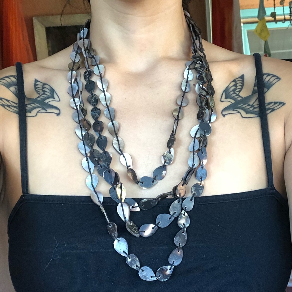 Layered shell necklace - Picture 2 of 2
